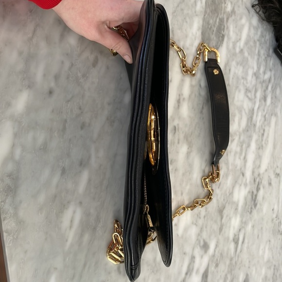 Tory Burch clutch with removable strap - Picture 4 of 6